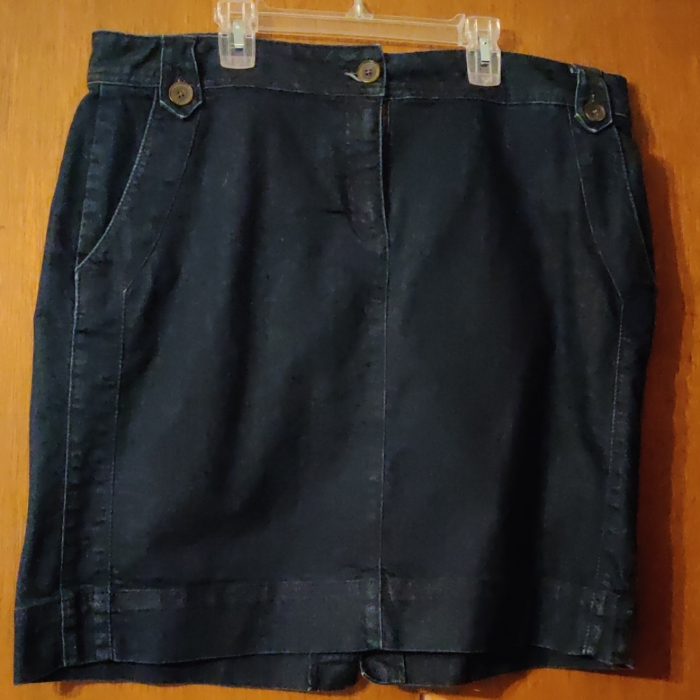 Dana Buchman dark denim skirt